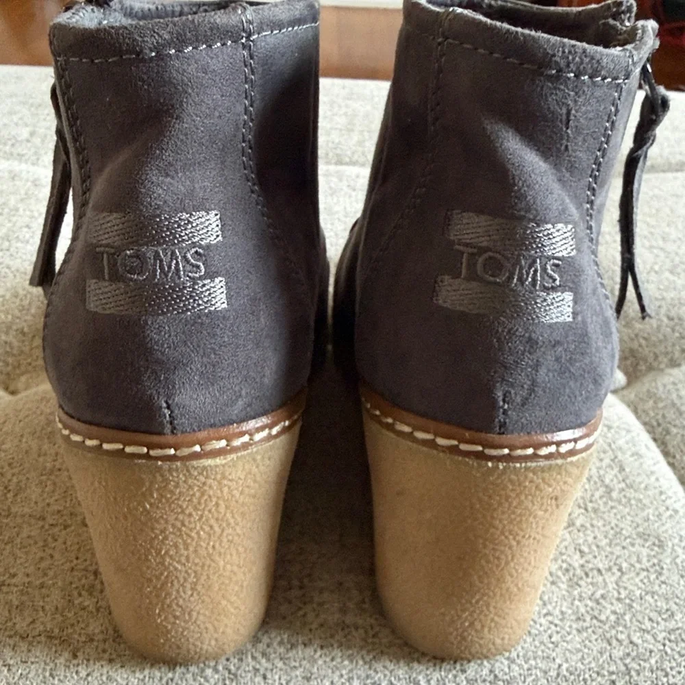 TOMS Avery Gray Microfiber Wedge Booties Ankle Boots Sz 6 Boho Casual